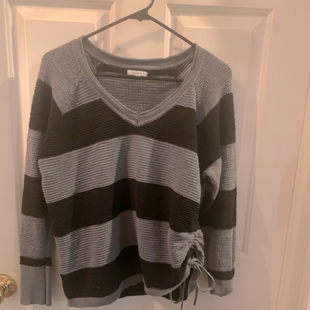 Sweater with ruched side tie